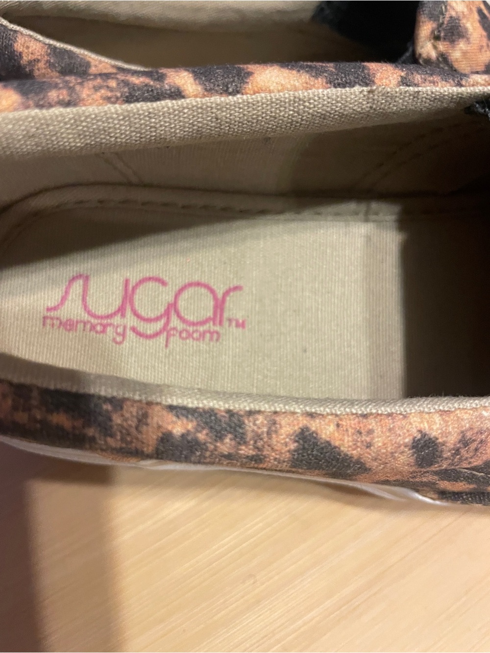 Sugar Flicker Leopard Print Slip-On Sneakers in Tan and Black size 8 - Picture 4 of 6